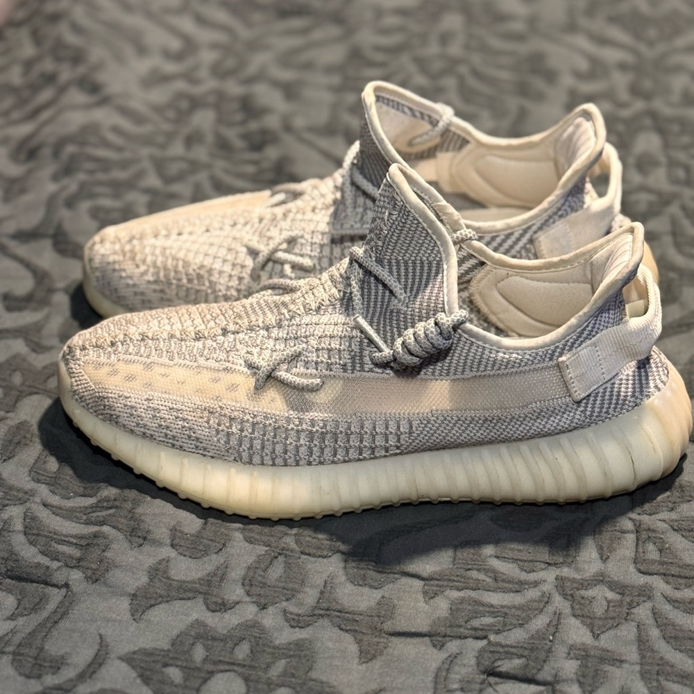 Yeezy Adidas Men’s 9.5 Shoes White / Grey - Picture 3 of 6